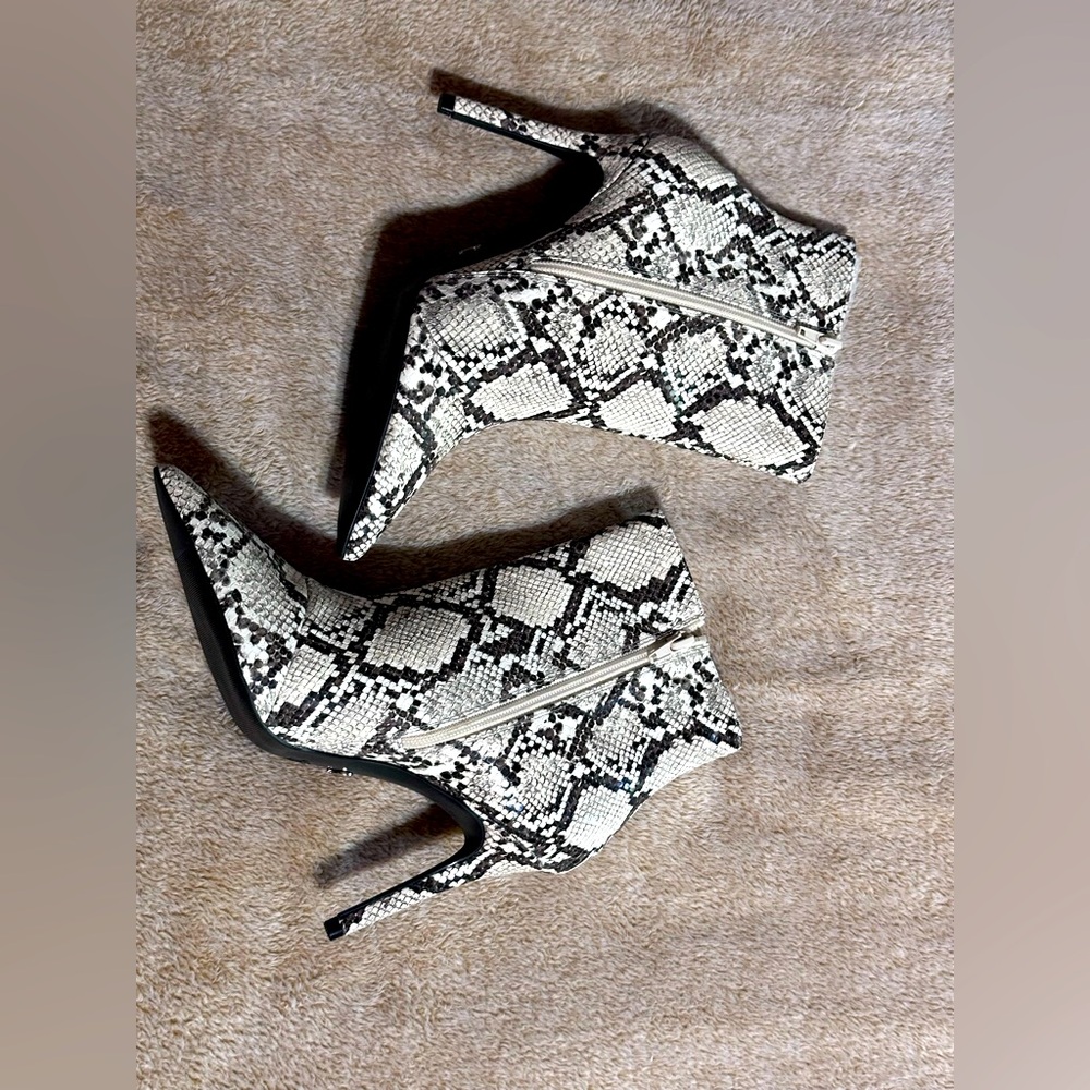 Thalia Sodi Booties